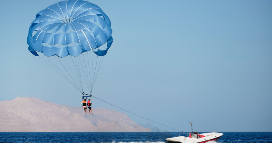 What to Expect When Parasailing for the First Time